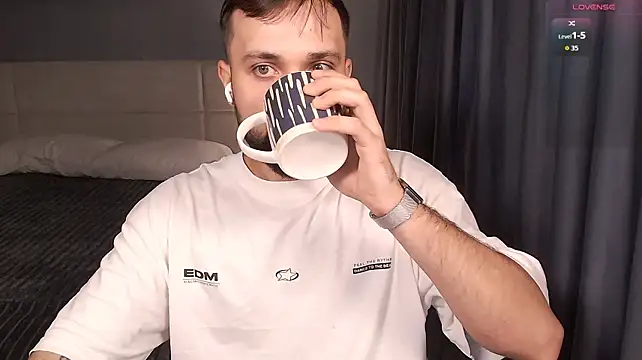 Онлайн чат XXX ChillyXO