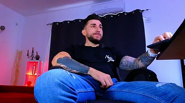 MightyAaron66 Adlı Modelin Canlı XXX Sohbeti