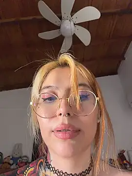 Chat XXX en directo de YunoRose_