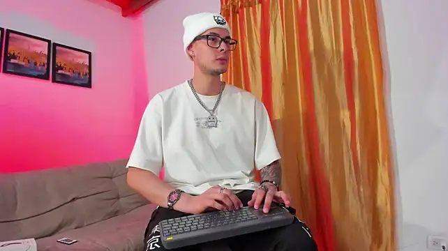 Vlad__night Adlı Modelin Canlı XXX Sohbeti