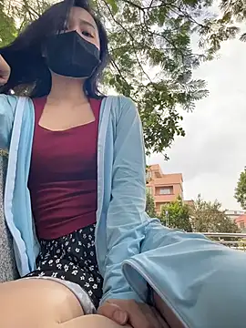 Nini_11 Adlı Modelin Canlı XXX Sohbeti