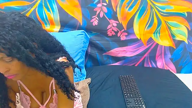 Chat XXX en directo de DominiqueLuxe44