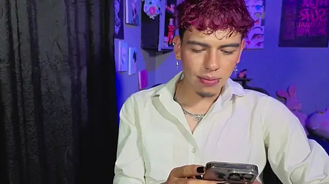 MikeyKuro Chat XXX in diretta