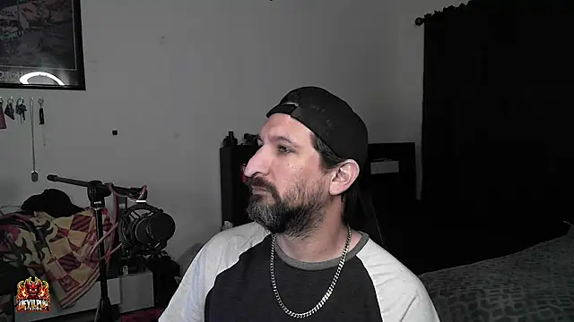 DevilPup75_ Show in webcam