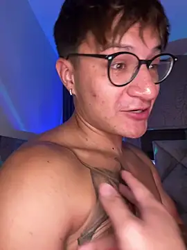 Онлайн чат XXX Hassbyd