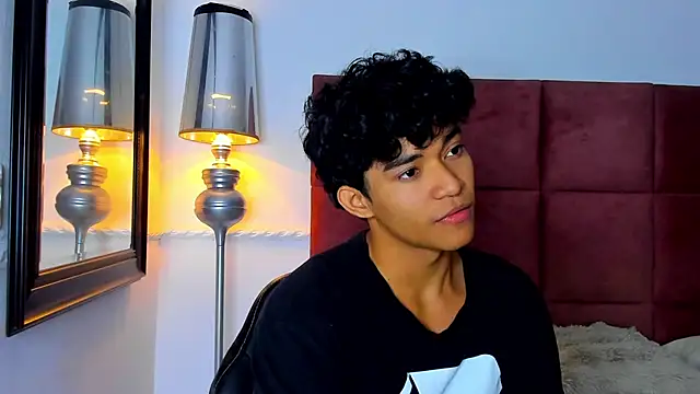 Luca_mashle Adlı Modelin Canlı XXX Sohbeti