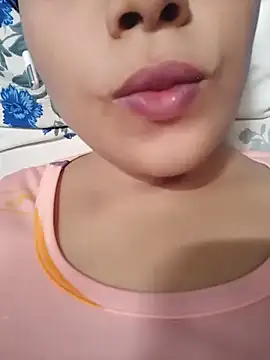 Anki-doll Adlı Modelin Canlı XXX Sohbeti