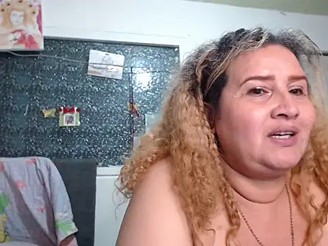 Perla1981-- Live XXX Chat