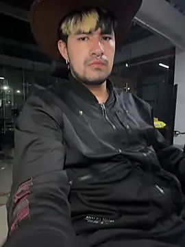Alfred-Rein Adlı Modelin Canlı XXX Sohbeti
