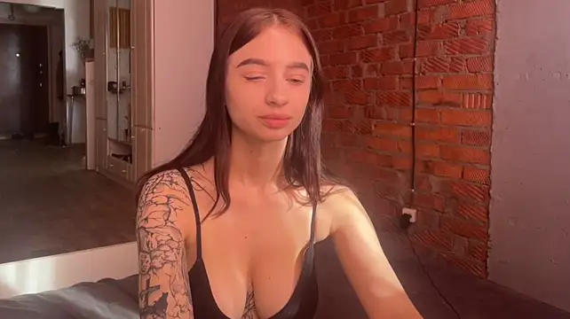 צ'אט XXX בשידור חי של imChatty_Alice