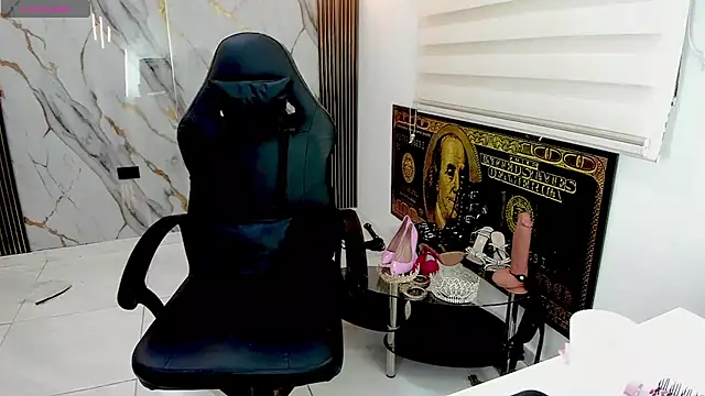 Chat XXX en directo de queen_findom1