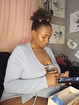 Chat +18 de CocoBootyyy ao vivo