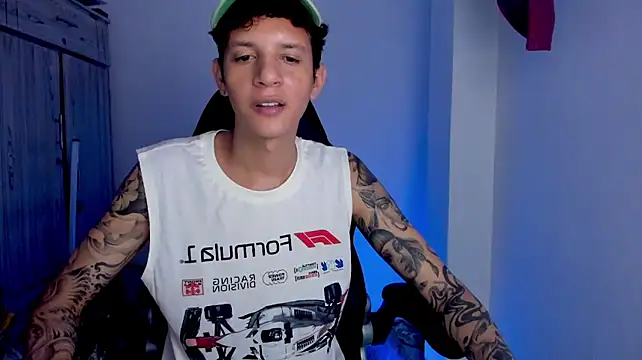 tylerrnova's Live XXX Chat