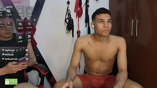 Онлайн чат XXX GoldenBoyDuo