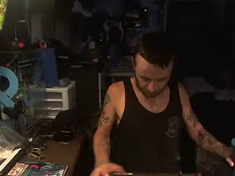 CloudDadddyyy: διαδικτυακό σόου στην κάμερα
