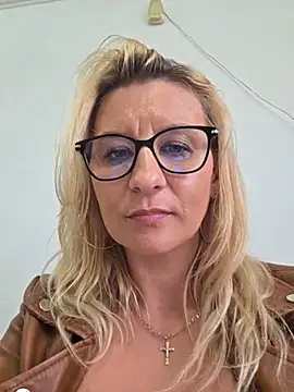 KaylinJan Live XXX-chat