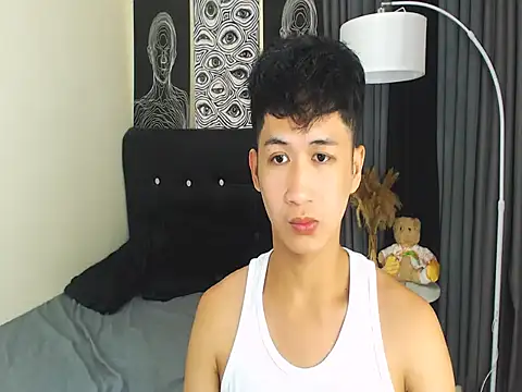 Suckableprince 现场XXX聊天
