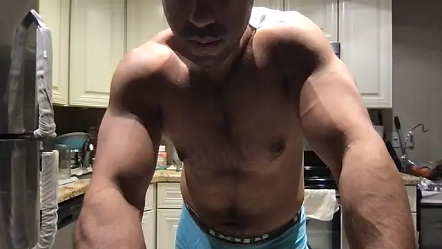 BigGuyMuscle live XXX chat