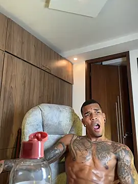 blackboy-strong's Live XXX Chat