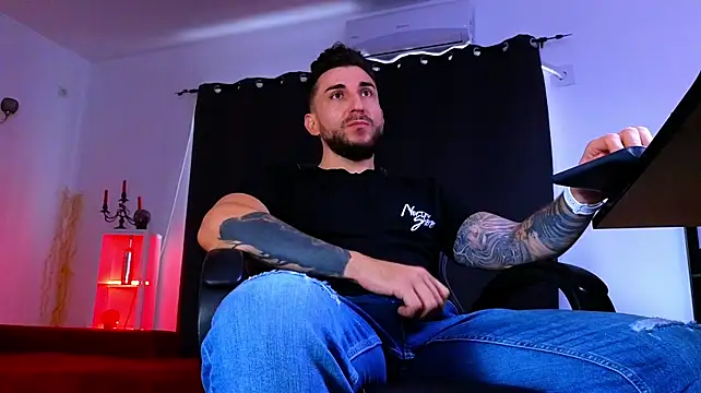 Онлайн чат XXX MightyAaron66