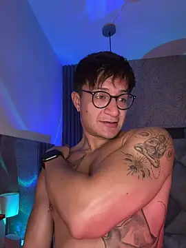 XXX chat uživo modela Hassbyd