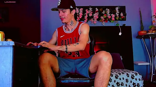 HannibalLester live XXX chat