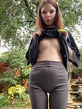 CherryBombs- – Naživo XXX chat