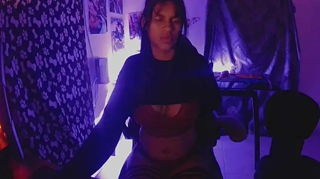 צ'אט XXX בשידור חי של Couple_Moth666