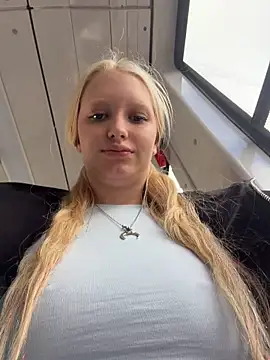 Elfi_InPublic Chat XXX live