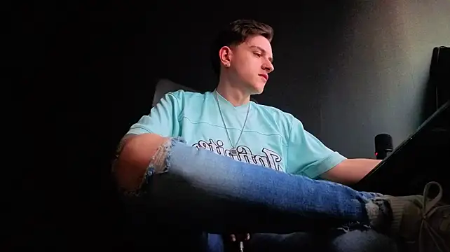 צ'אט XXX בשידור חי של FelixStarkk