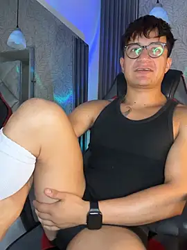 Онлайн чат XXX Hassbyd