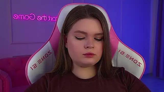 CrystalLyons' Live XXX Chat