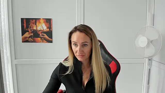 LilyDreamm Adlı Modelin Canlı XXX Sohbeti