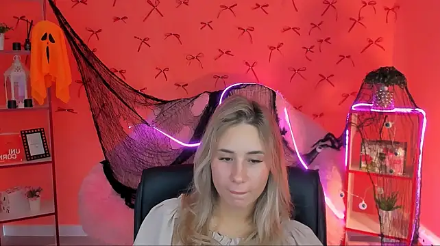 BettyRemz Adlı Modelin Canlı XXX Sohbeti