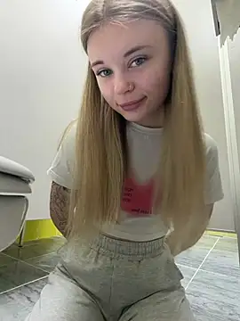 -MiaKitty live XXX chat
