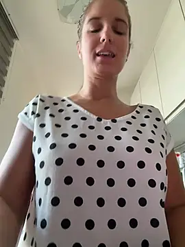 צ'אט XXX בשידור חי של jennifer11772