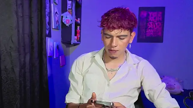 MikeyKuro XXX чат на живо