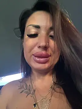 RuslanaXX Adlı Modelin Canlı XXX Sohbeti