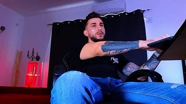 צ'אט XXX בשידור חי של MightyAaron66