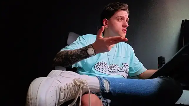 Chat +18 de FelixStarkk ao vivo