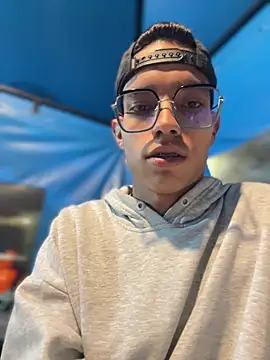 Andres_boy252 即時 XXX 聊天