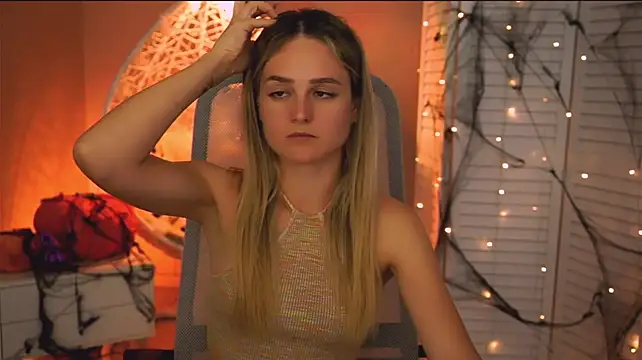 DeboraLarson Adlı Modelin Canlı XXX Sohbeti