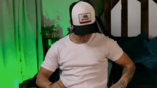 TonyPetrovjs Live XXX-chat