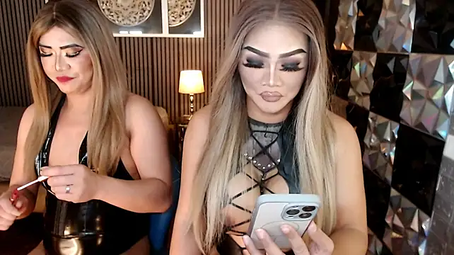 PrettyHorseCockTrans live XXX chat