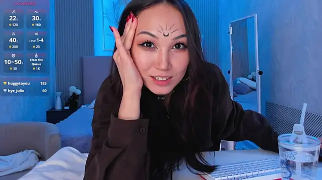 LiaMoonie Adlı Modelin Canlı XXX Sohbeti