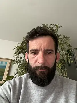 Michel_huge Adlı Modelin Canlı XXX Sohbeti