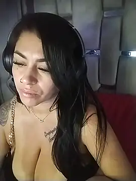 Chat +18 de chelaqueen_ ao vivo