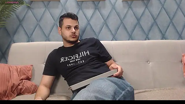 AlecsSteel Adlı Modelin Canlı XXX Sohbeti