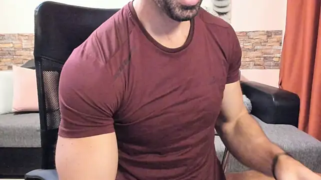 HotHunkTrainer live XXX chat