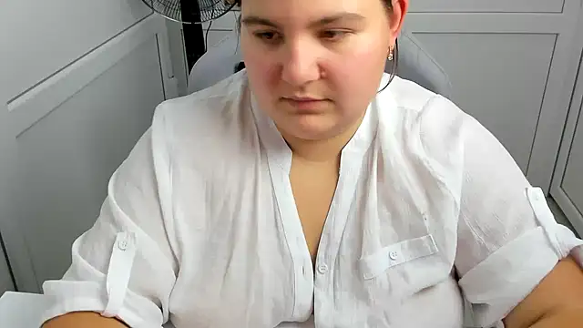 PhoenixFly live XXX chat